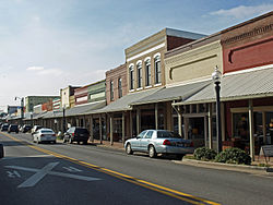 250px-100s_Main_St_Hartselle_Feb_2012_01.jpg